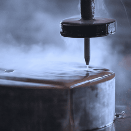 Vattenskärning kan skära tjockare material.